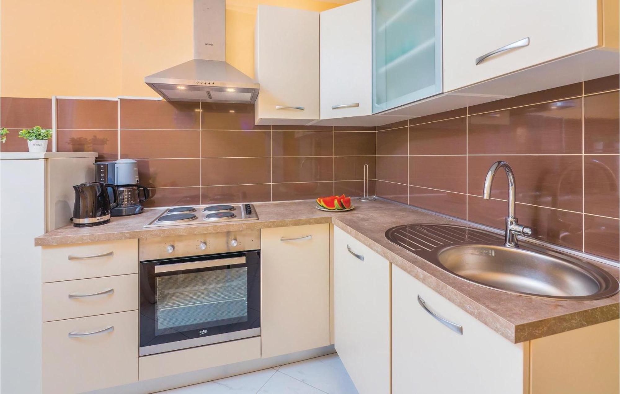 1 Bedroom Gorgeous Apartment In 오파티아 외부 사진