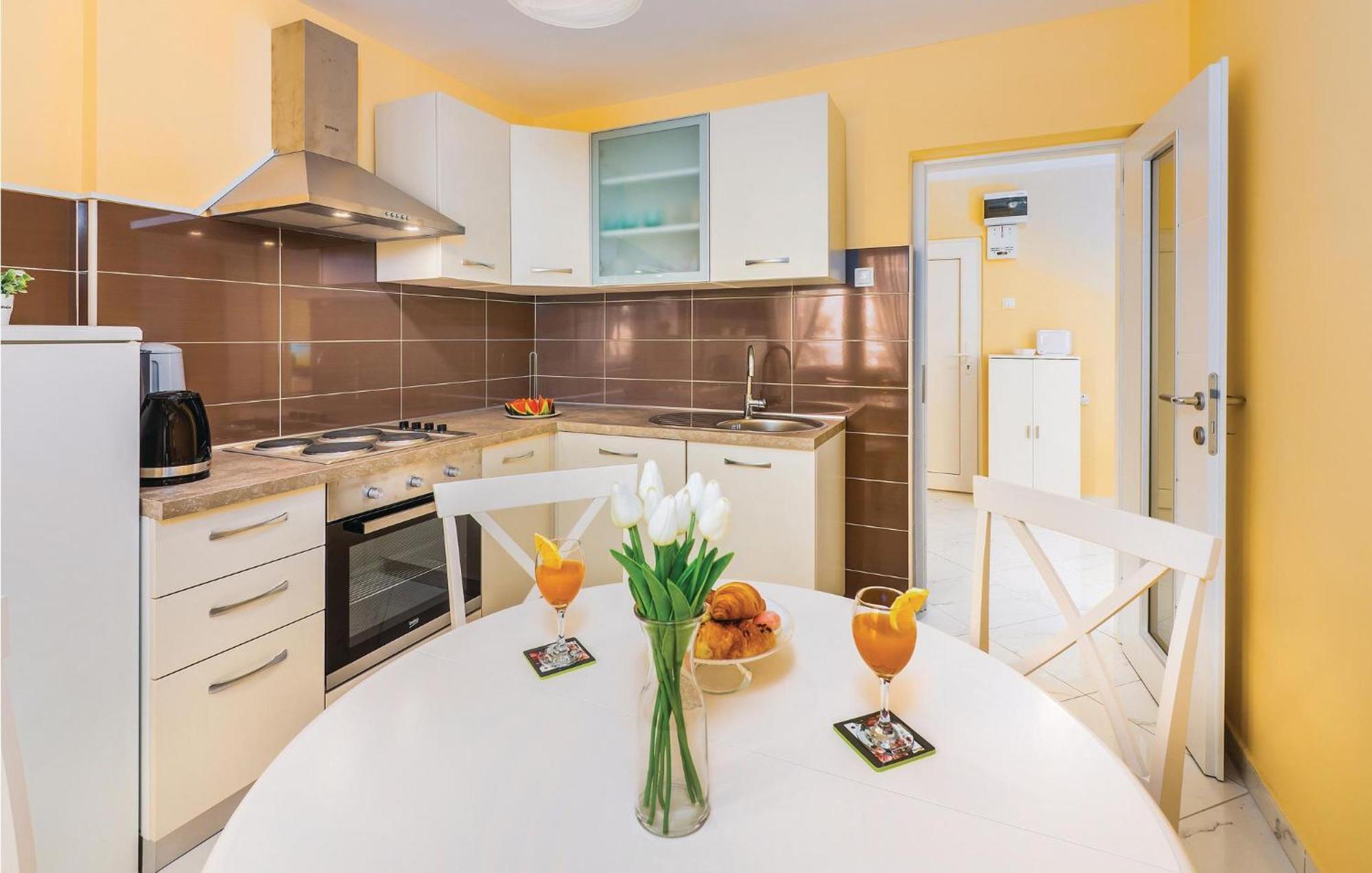 1 Bedroom Gorgeous Apartment In 오파티아 외부 사진