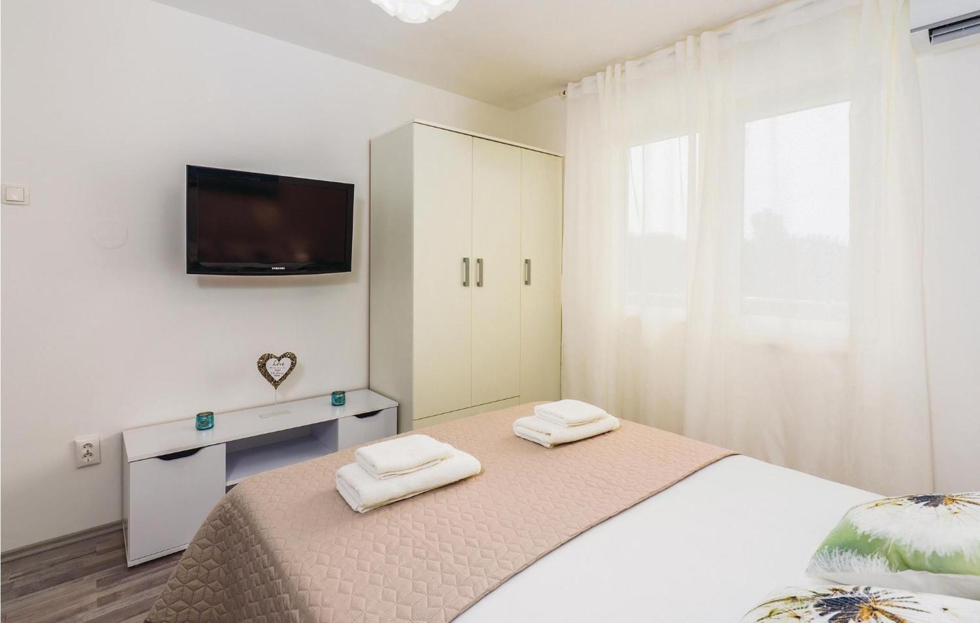 1 Bedroom Gorgeous Apartment In 오파티아 외부 사진
