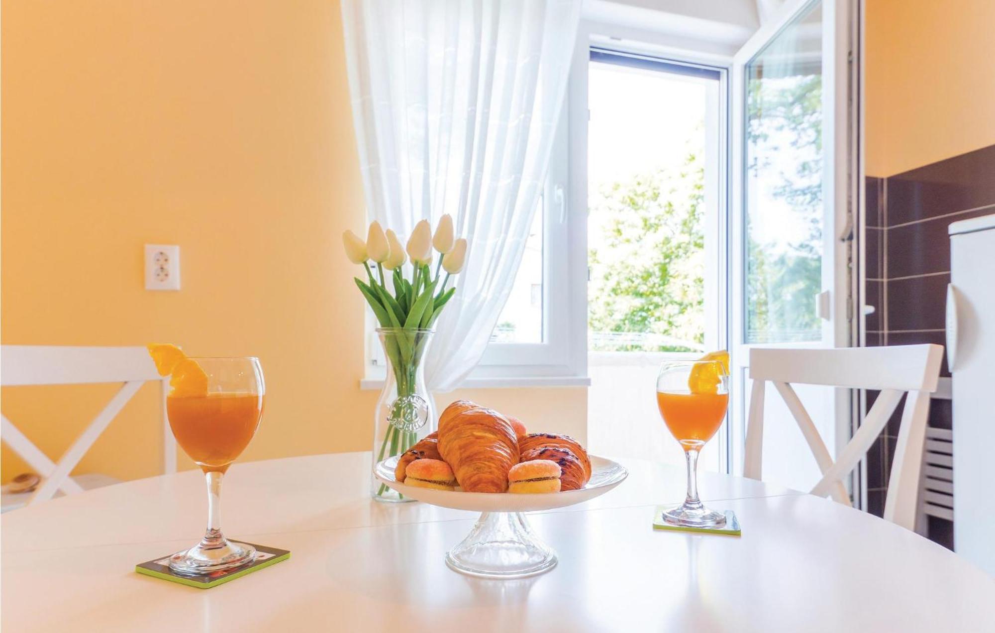 1 Bedroom Gorgeous Apartment In 오파티아 외부 사진