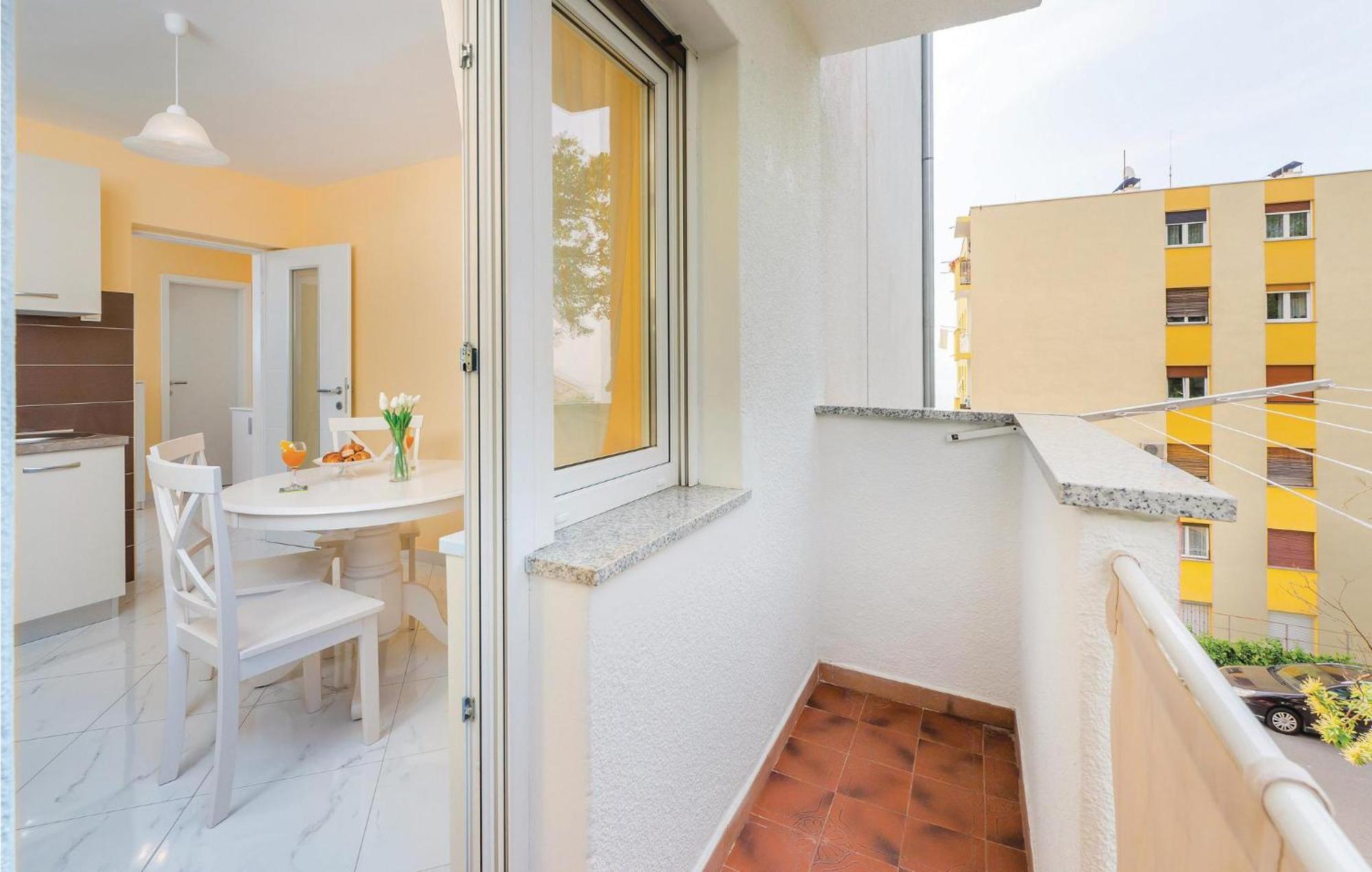 1 Bedroom Gorgeous Apartment In 오파티아 외부 사진